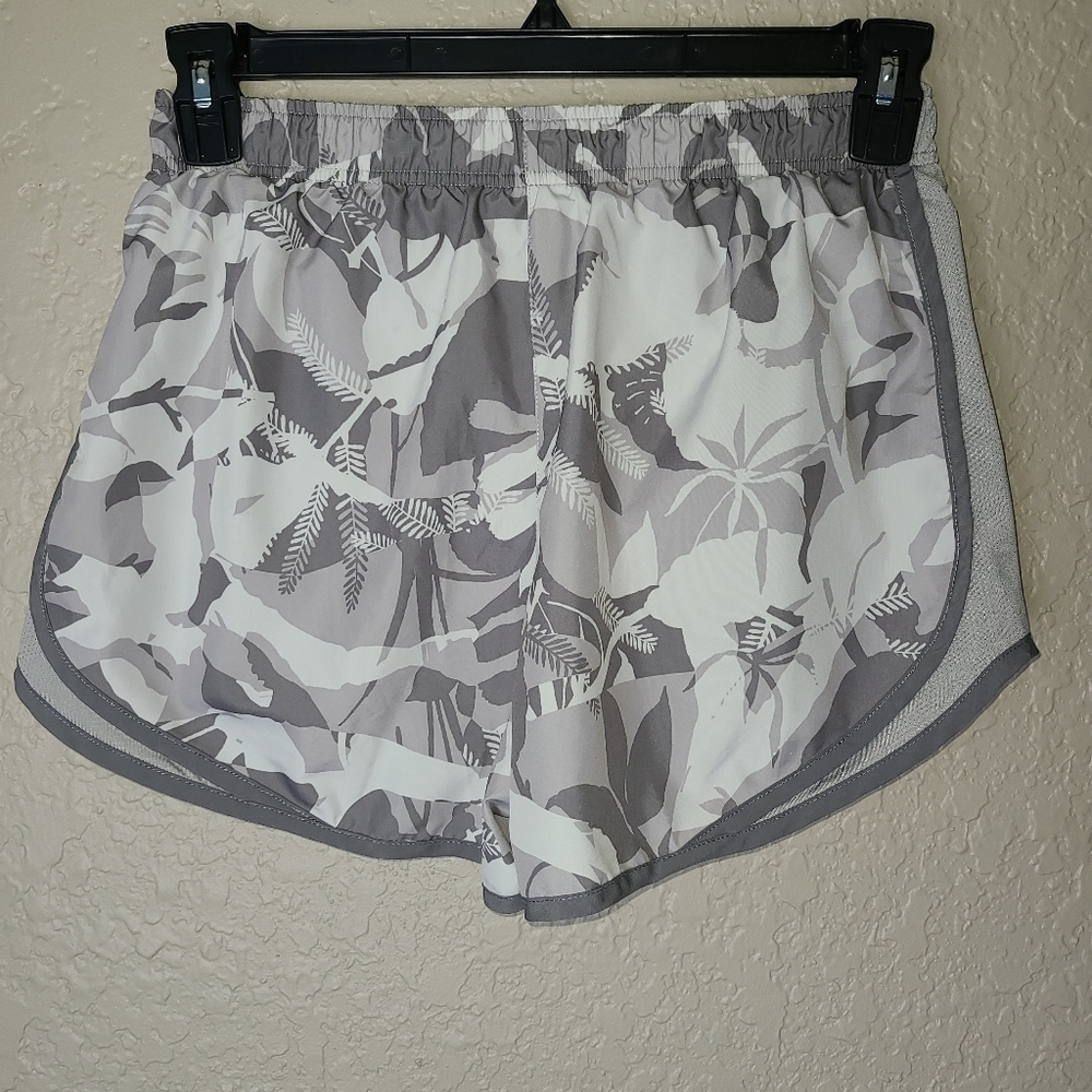 Nike Women's Dri-FIT Print Tempo Running Shorts